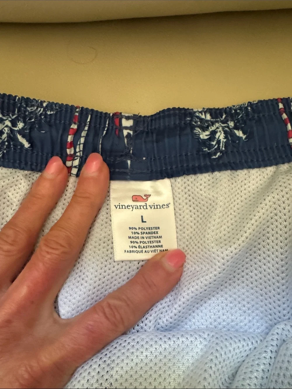 Men’s Vineyard Vines Navy and White Coastal Swim Shorts size Lg